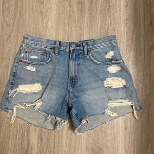 Abercrombie Boyfriend Mid Rise Short